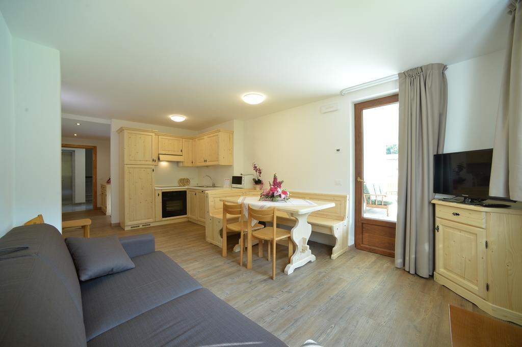 La Casa Al Noce Aparthotel Mezzana  Εξωτερικό φωτογραφία
