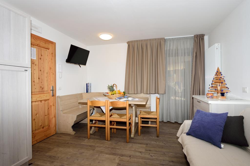 La Casa Al Noce Aparthotel Mezzana  Εξωτερικό φωτογραφία