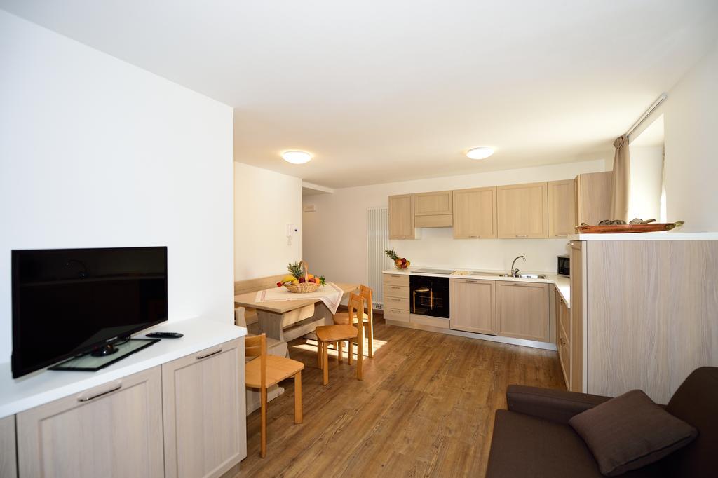 La Casa Al Noce Aparthotel Mezzana  Εξωτερικό φωτογραφία