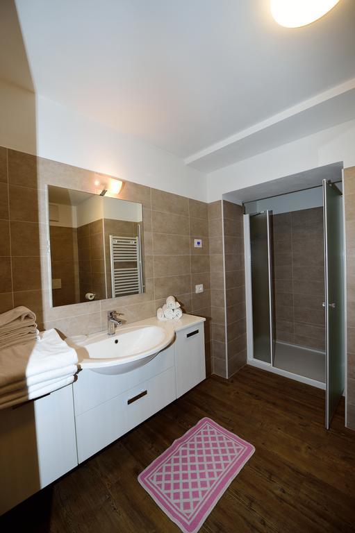 La Casa Al Noce Aparthotel Mezzana  Εξωτερικό φωτογραφία