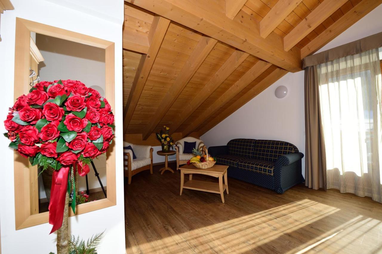 La Casa Al Noce Aparthotel Mezzana  Εξωτερικό φωτογραφία